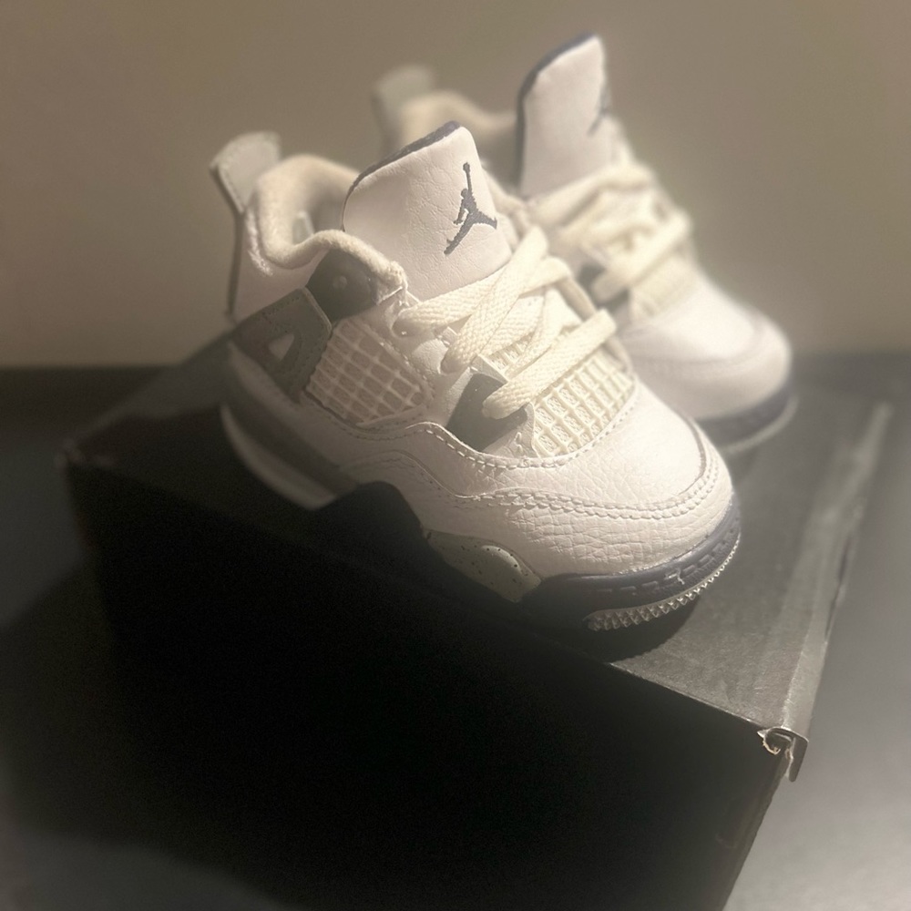 Baby Jordan 4 Retro size 5c